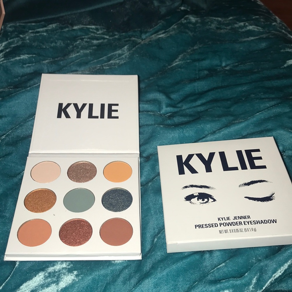 Kylie Cosmetics Blue Honey Palette